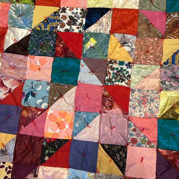 Vintage Patchwork Quilt. 1969 handmade, 56”x65”. Good condition - Picture 8 of 15